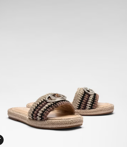 Sandalo flat in raffia